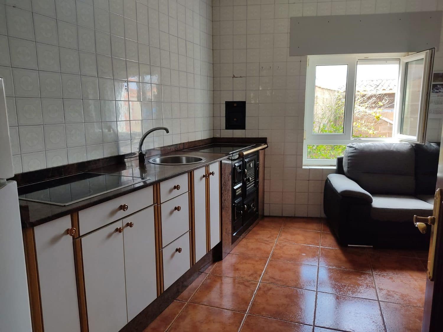 4 bedroom Finca/Country House for sale in Carrizo with garage - € 85,000 (Ref: 9195289)