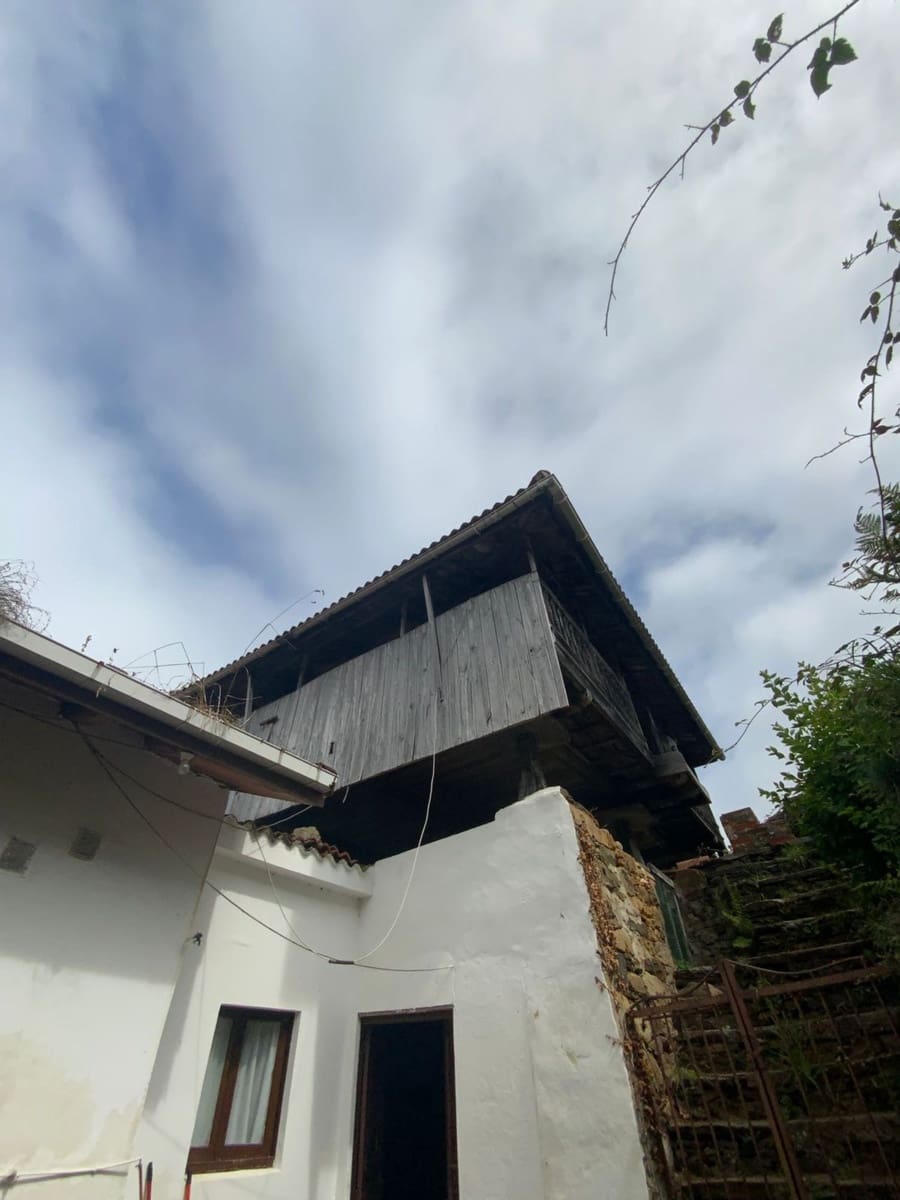 4 slaapkamer Finca/Landhuis te koop in Luarca met garage - € 210.000 (Ref: 9197391)