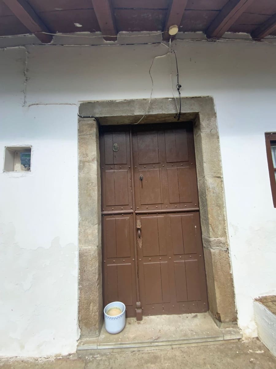 4 slaapkamer Finca/Landhuis te koop in Luarca met garage - € 210.000 (Ref: 9197391)