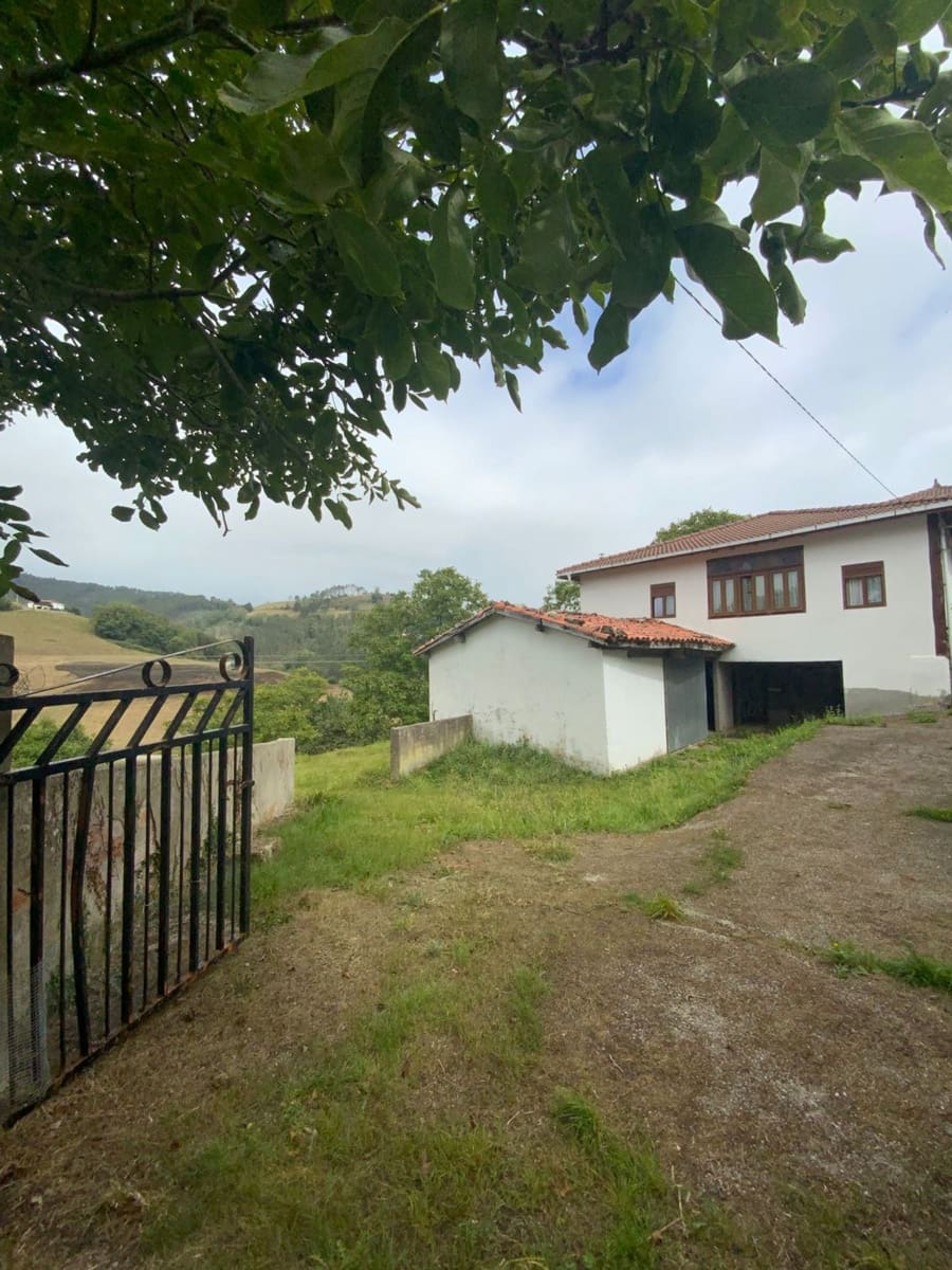 4 slaapkamer Finca/Landhuis te koop in Luarca met garage - € 210.000 (Ref: 9197391)