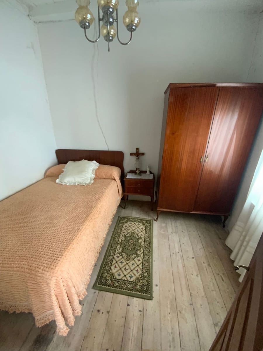 4 slaapkamer Finca/Landhuis te koop in Luarca met garage - € 210.000 (Ref: 9197391)