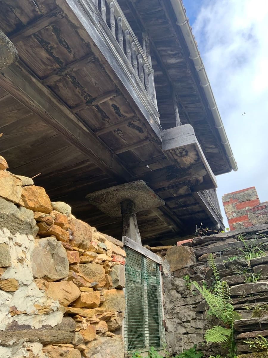 4 slaapkamer Finca/Landhuis te koop in Luarca met garage - € 210.000 (Ref: 9197391)