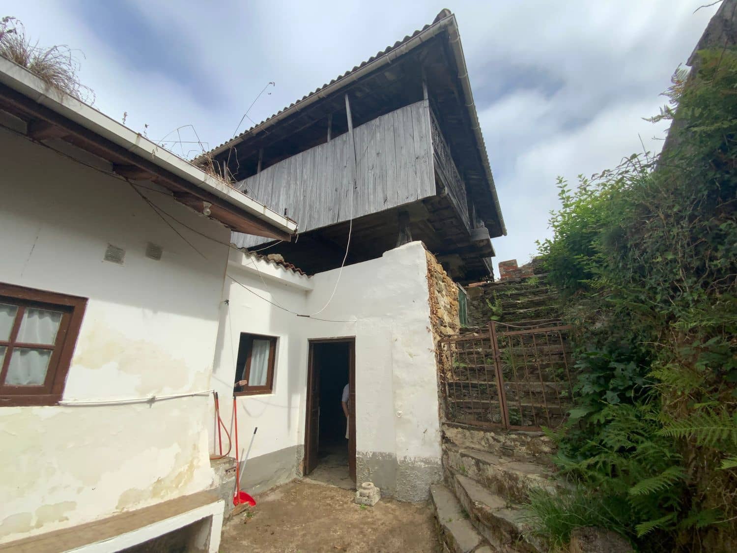 4 slaapkamer Finca/Landhuis te koop in Luarca met garage - € 210.000 (Ref: 9197391)