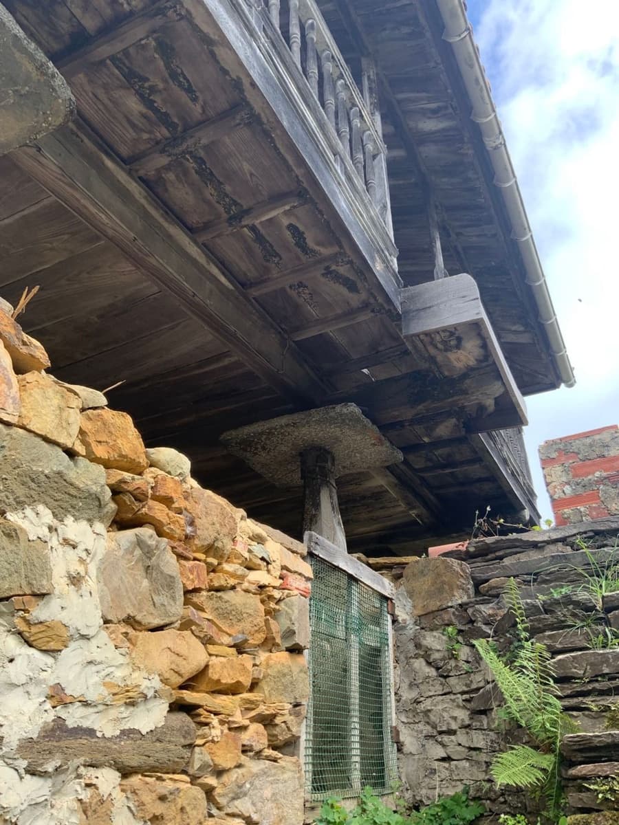 4 slaapkamer Finca/Landhuis te koop in Luarca met garage - € 210.000 (Ref: 9197391)