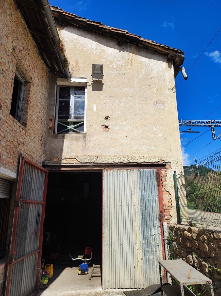 Finca/Herregård til salgs i Mieres med garasje - € 60 000 (Ref: 9206206)