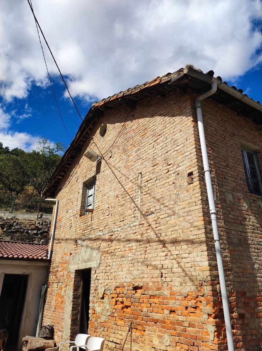 Finca/Herregård til salgs i Mieres med garasje - € 60 000 (Ref: 9206206)