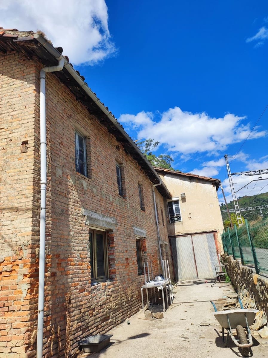 Finca/Herregård til salgs i Mieres med garasje - € 60 000 (Ref: 9206206)