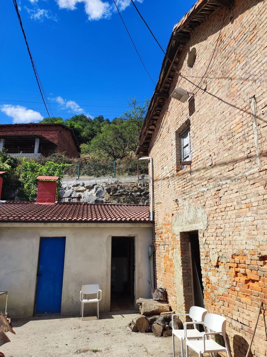 Finca/Herregård til salgs i Mieres med garasje - € 60 000 (Ref: 9206206)