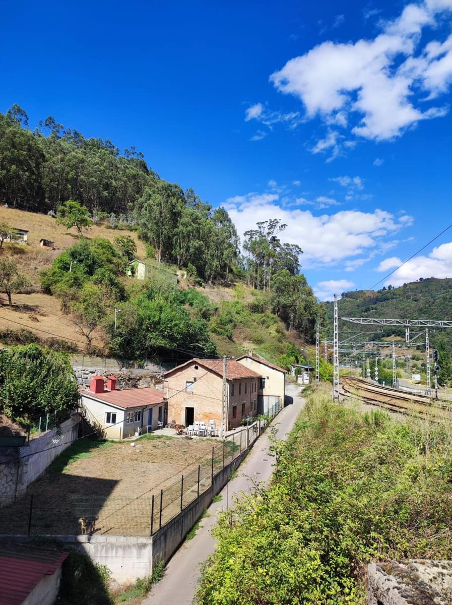 Finca/Herregård til salgs i Mieres med garasje - € 60 000 (Ref: 9206206)