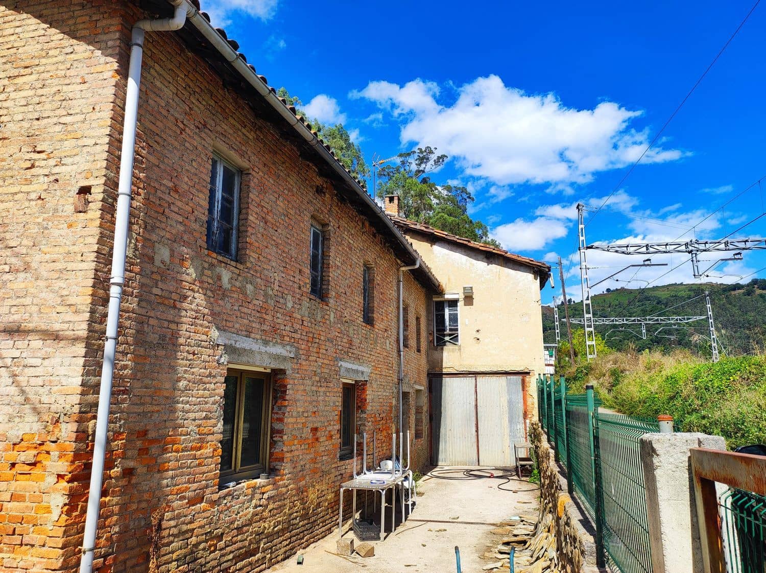 Finca/Herregård til salgs i Mieres med garasje - € 60 000 (Ref: 9206206)