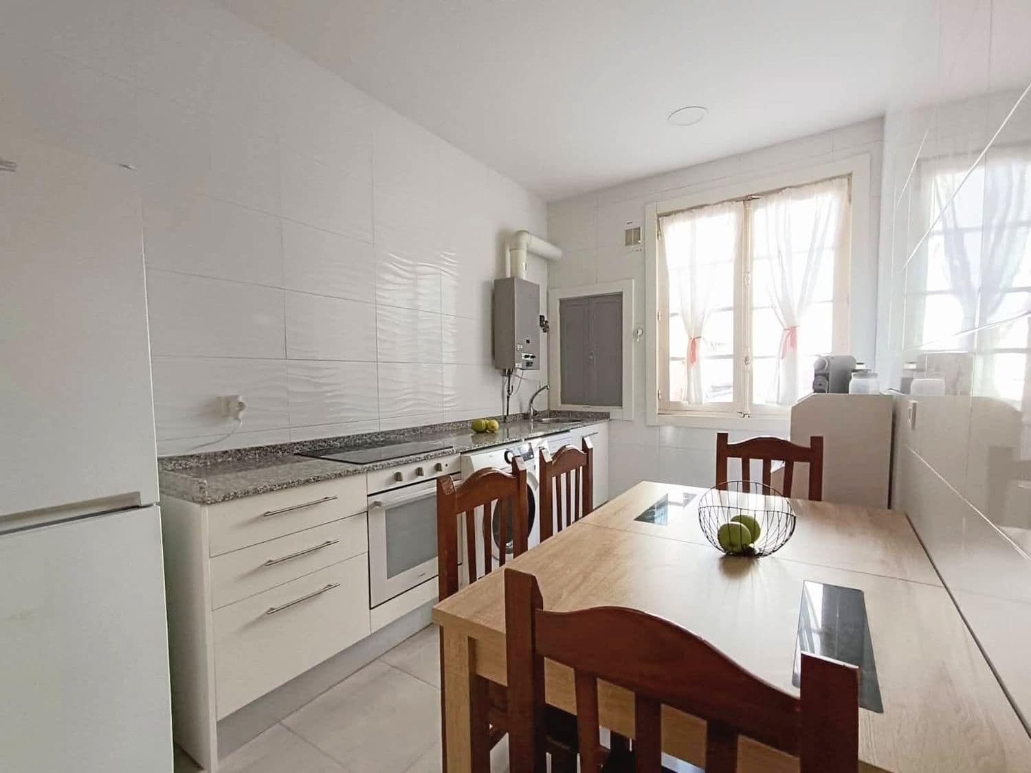 2 sovrum Lägenhet till salu i Gijon med garage - 230 000 € (Ref: 9219646)