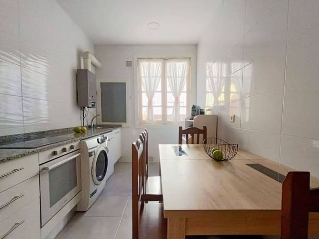 2 sovrum Lägenhet till salu i Centro Urbano, Gijón med garage - 230 000 € (Ref: 9219646)