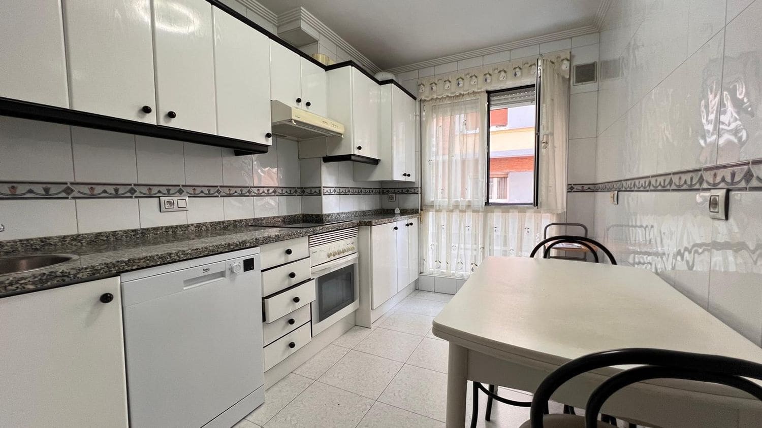 3 soveværelse Lejlighed til salg i Langreo med garage - € 125.000 (Ref: 9219649)