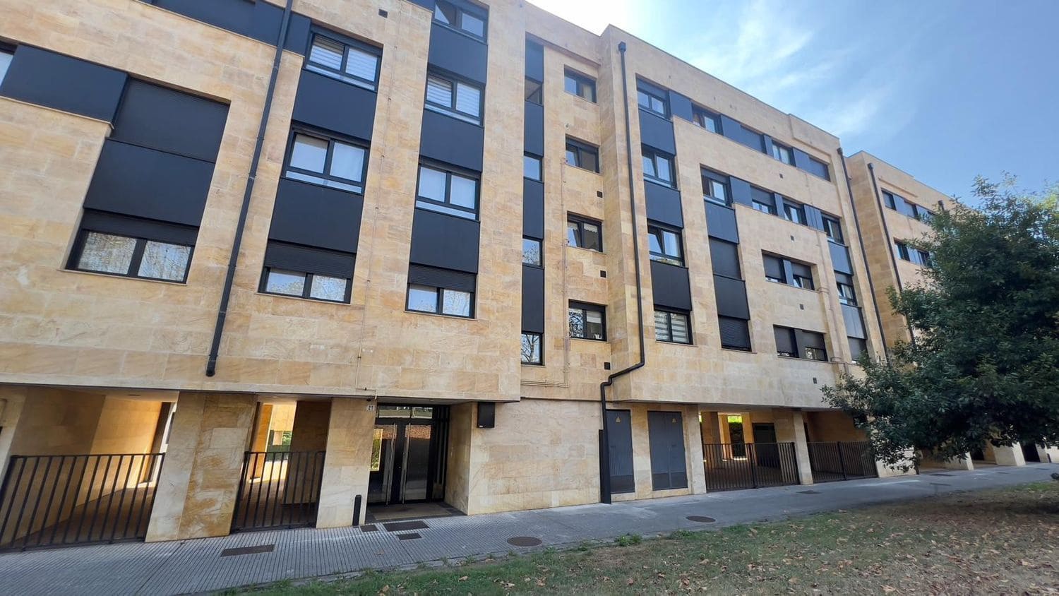 2 soveværelse Lejlighed til salg i Gijon med swimmingpool garage - € 265.000 (Ref: 9226155)