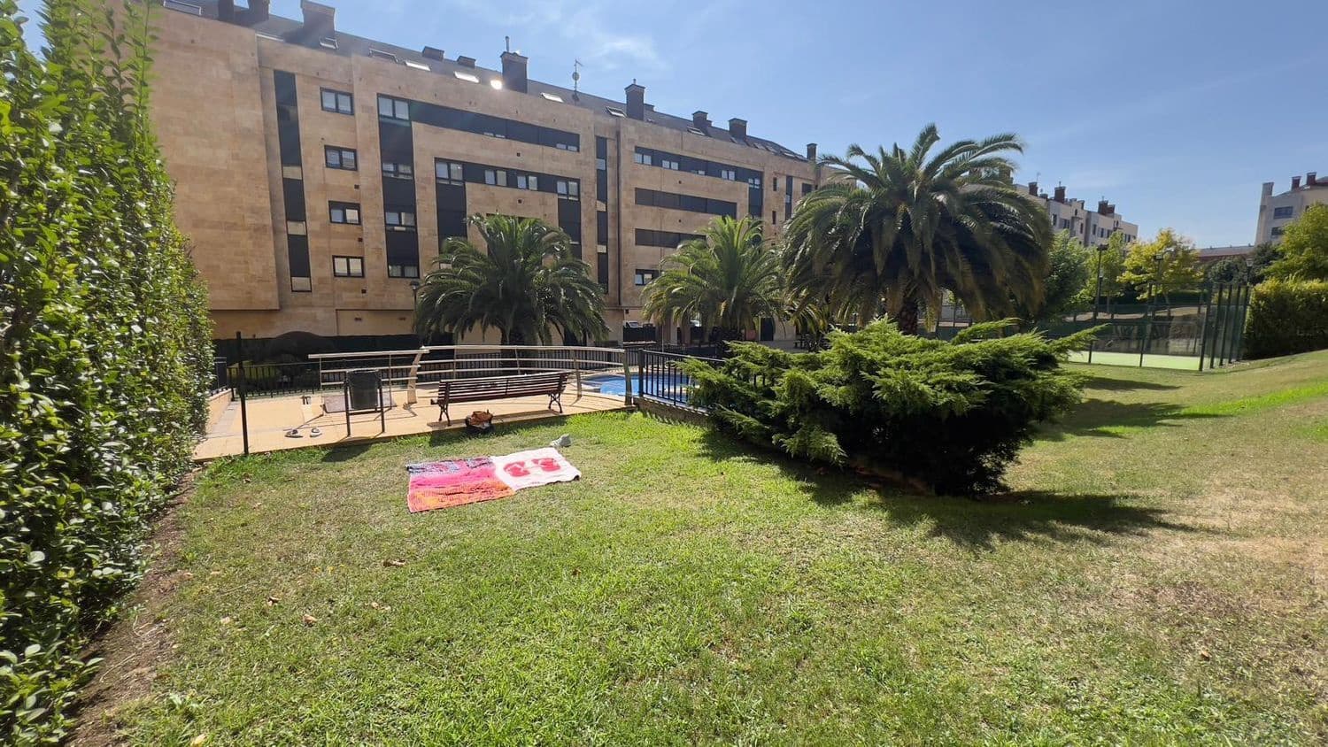 2 soveværelse Lejlighed til salg i Gijon med swimmingpool garage - € 265.000 (Ref: 9226155)