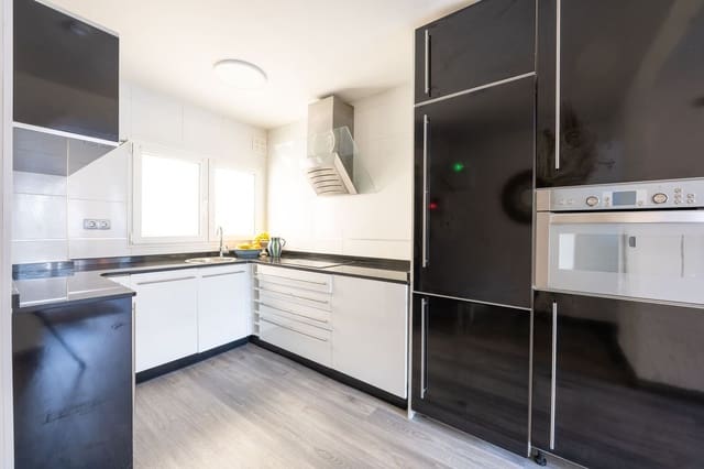 2 slaapkamer Appartement te koop in Centro Urbano, Gijón met garage - € 288.000 (Ref: 9228264)