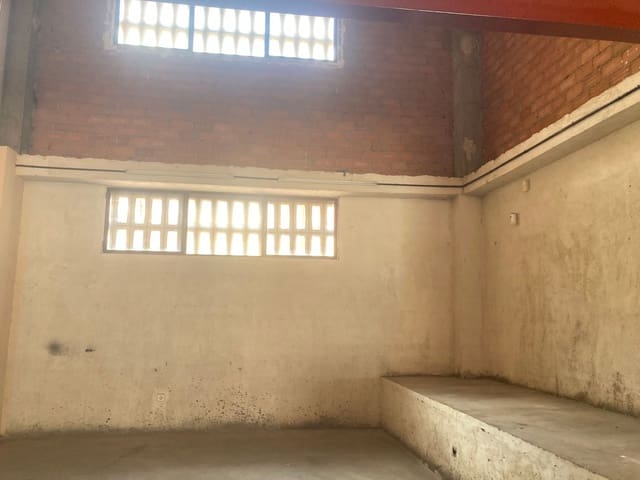 Kommersiell til leie i Canillejas, Madrid by - € 2 800 (Ref: 9228266)