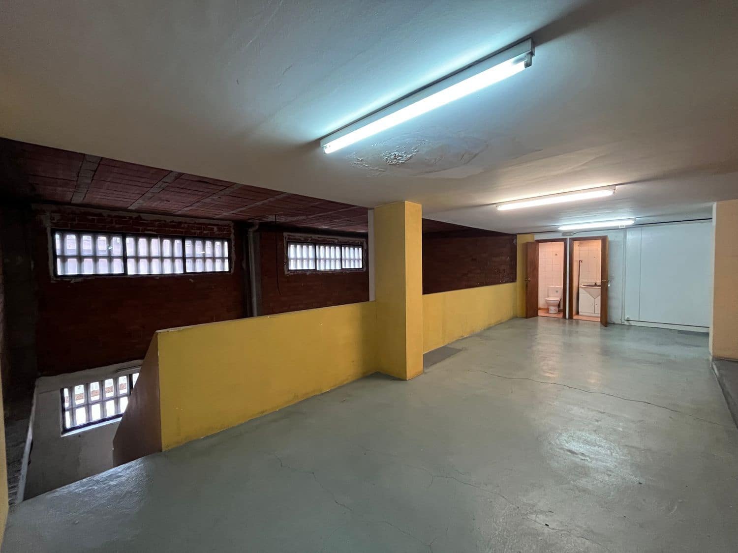 Erhverv til leje i Madrid by - € 2.800 (Ref: 9228266)