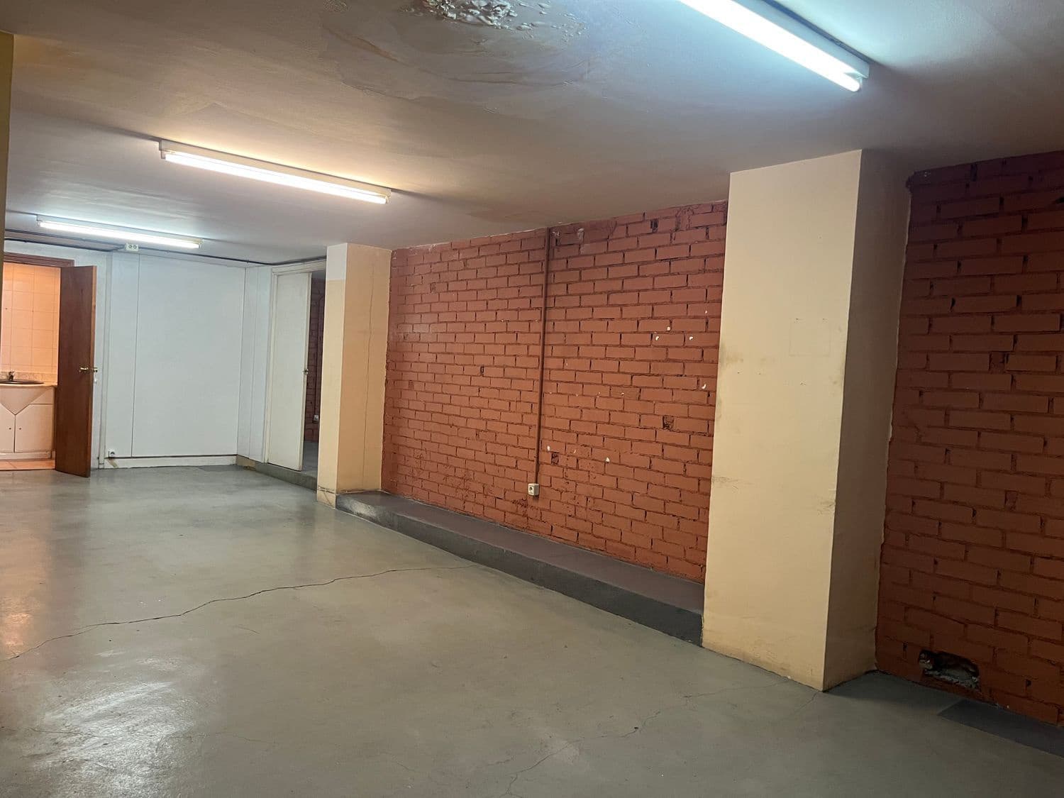 Erhverv til leje i Madrid by - € 2.800 (Ref: 9228266)