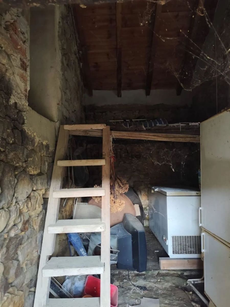 4 slaapkamer Finca/Landhuis te koop in Luarca met garage - € 150.000 (Ref: 9230328)