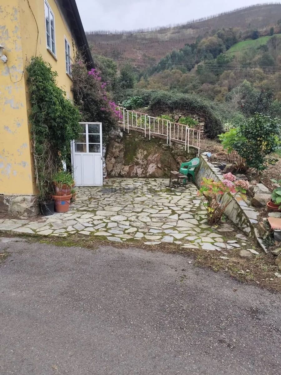 4 slaapkamer Finca/Landhuis te koop in Luarca met garage - € 150.000 (Ref: 9230328)