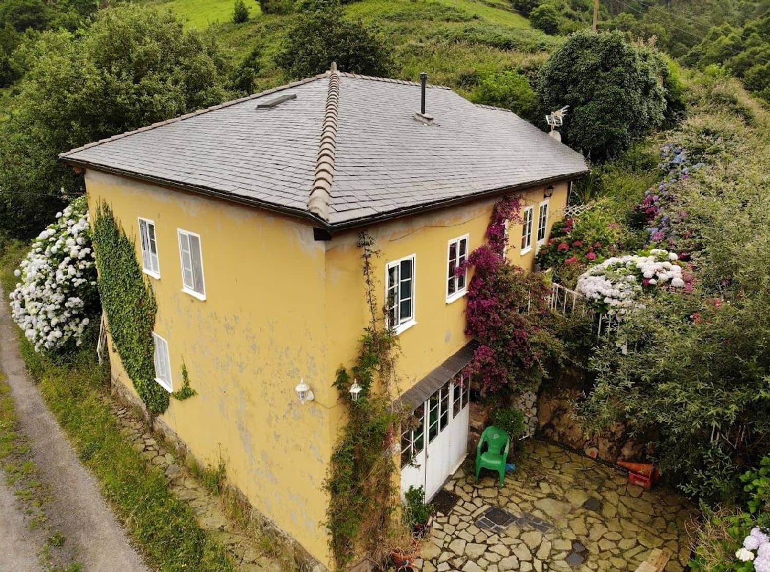 4 slaapkamer Finca/Landhuis te koop in Luarca met garage - € 150.000 (Ref: 9230328)
