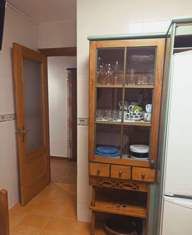 3 bedroom Apartment for rent in Centro Urbano, Gijón with garage - € 800 (Ref: 9235950)