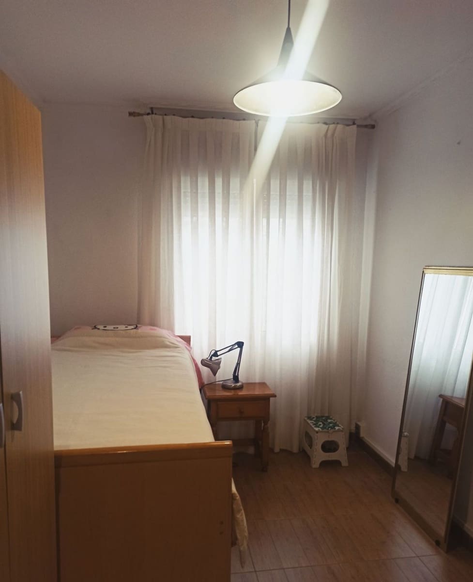 3 soveværelse Lejlighed til leje i Gijon med garage - € 800 (Ref: 9235950)