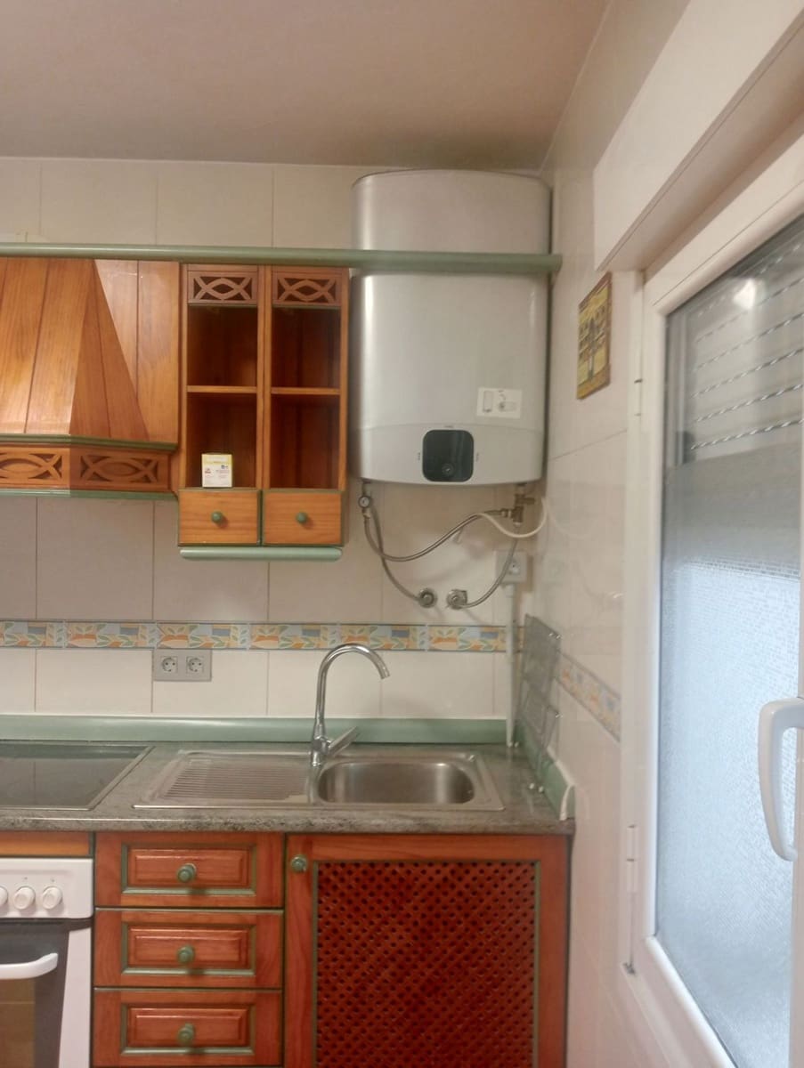 3 soveværelse Lejlighed til leje i Gijon med garage - € 800 (Ref: 9235950)