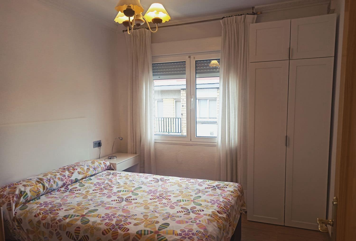 3 soveværelse Lejlighed til leje i Gijon med garage - € 800 (Ref: 9235950)