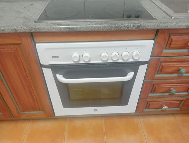 3 bedroom Apartment for rent in Centro Urbano, Gijón with garage - € 800 (Ref: 9235950)