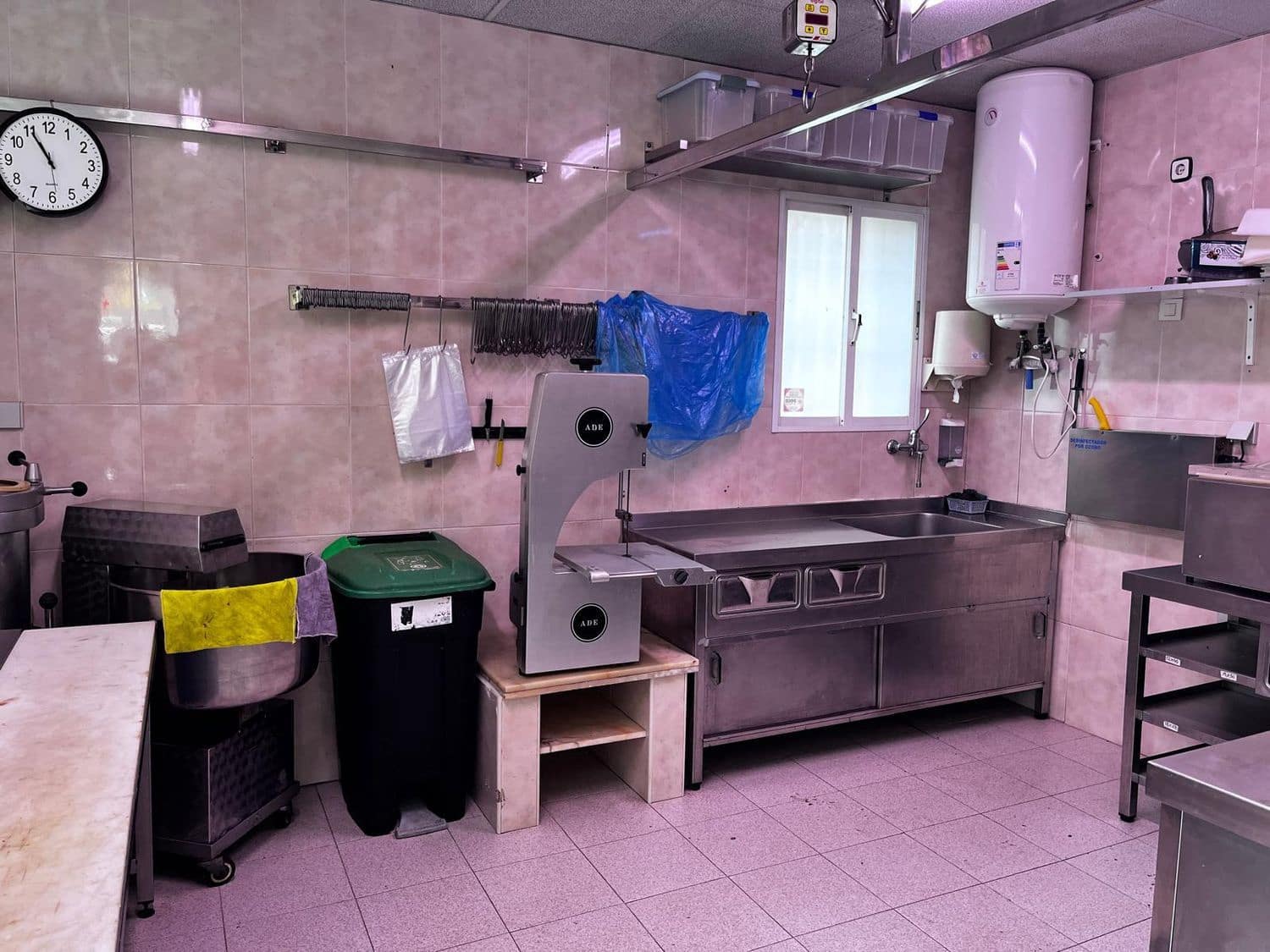 Erhverv til salg i Gijon - € 110.000 (Ref: 9254599)