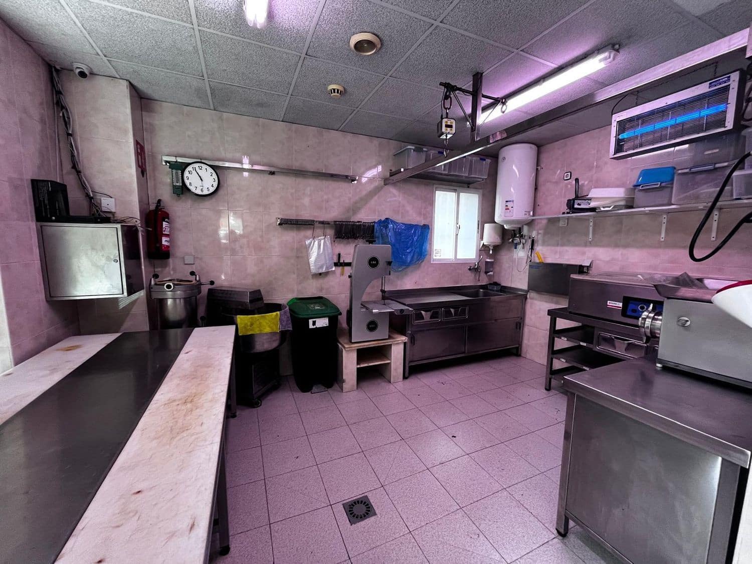 Erhverv til salg i Gijon - € 110.000 (Ref: 9254599)