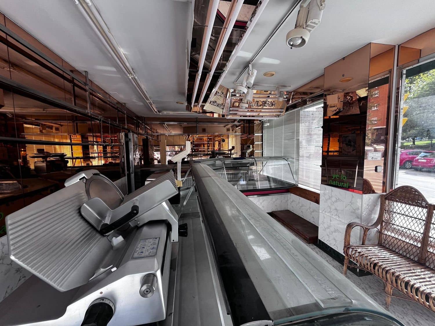 Erhverv til salg i Gijon - € 110.000 (Ref: 9254599)