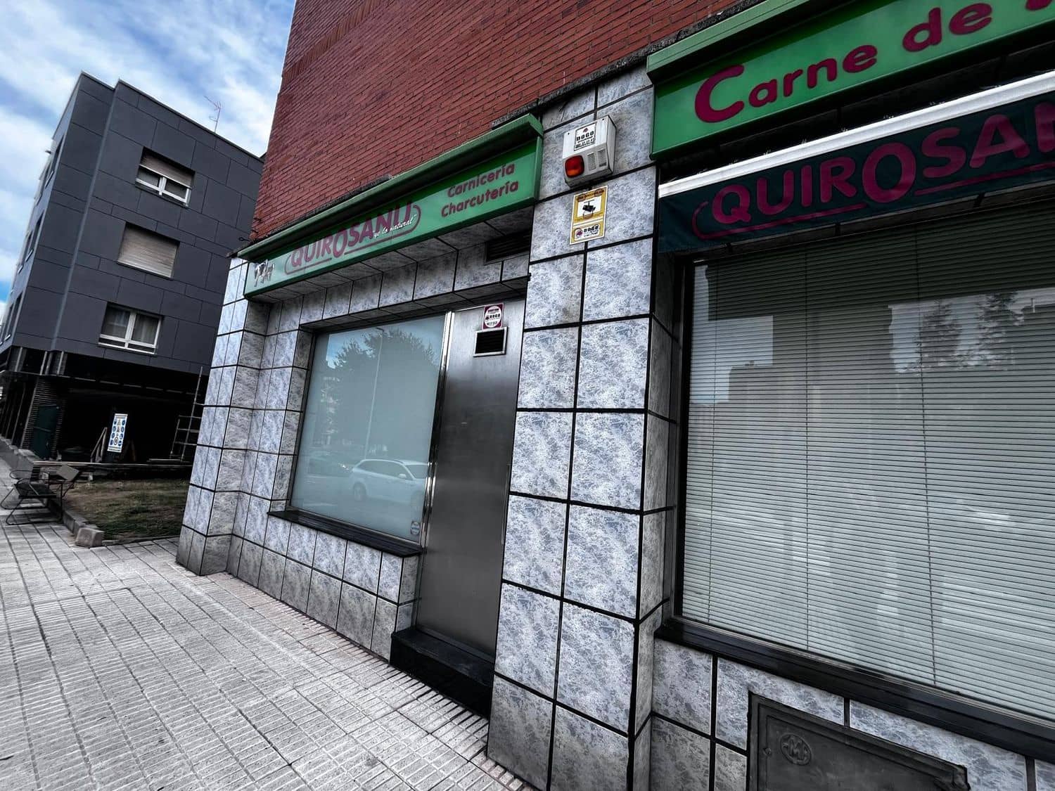 Erhverv til salg i Gijon - € 110.000 (Ref: 9254599)