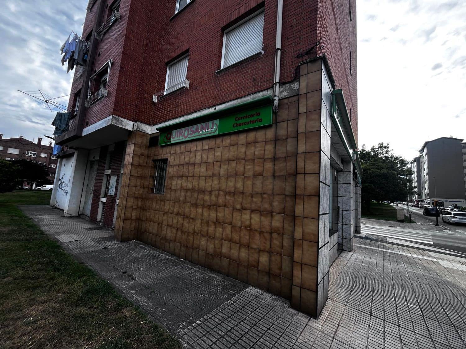 Erhverv til salg i Gijon - € 110.000 (Ref: 9254599)