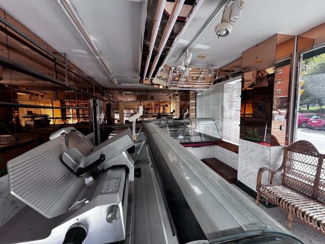 Commercial for sale in Centro Urbano, Gijón - € 110,000 (Ref: 9254599)