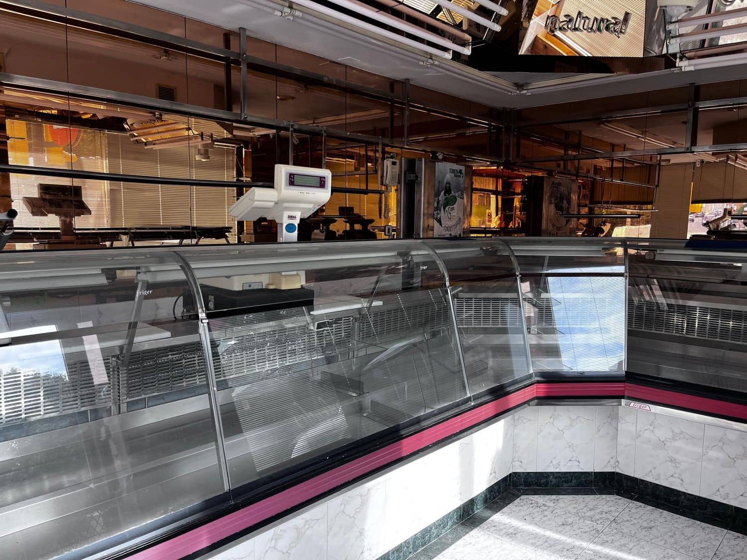 Erhverv til salg i Gijon - € 110.000 (Ref: 9254599)