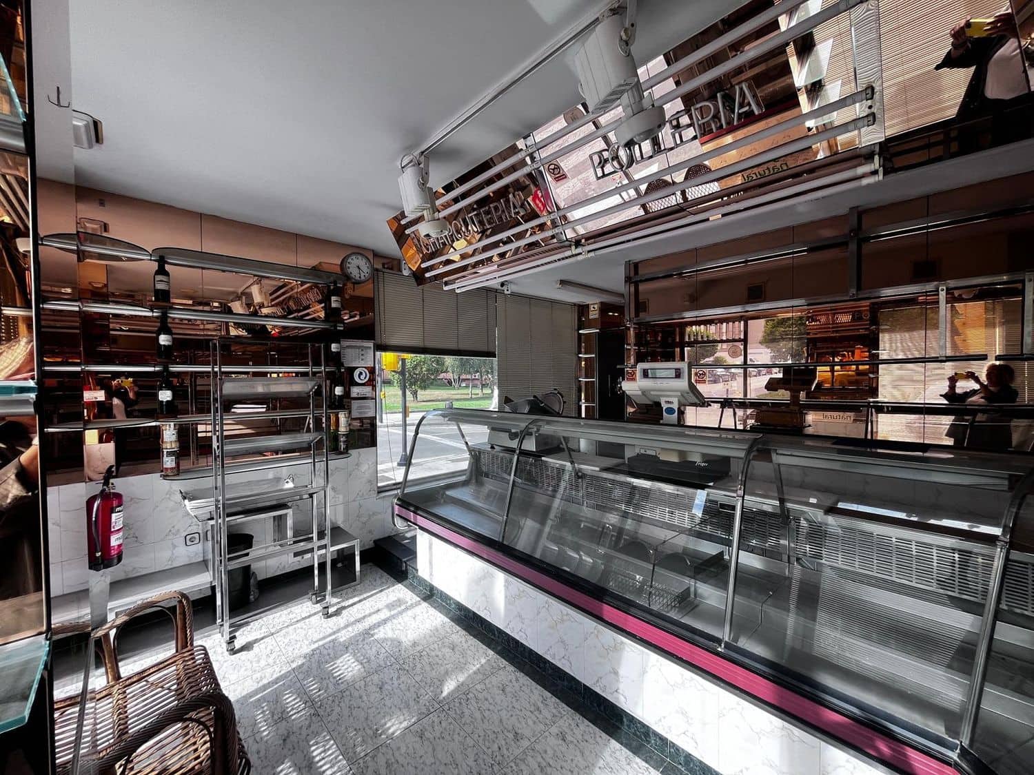 Erhverv til salg i Gijon - € 110.000 (Ref: 9254599)