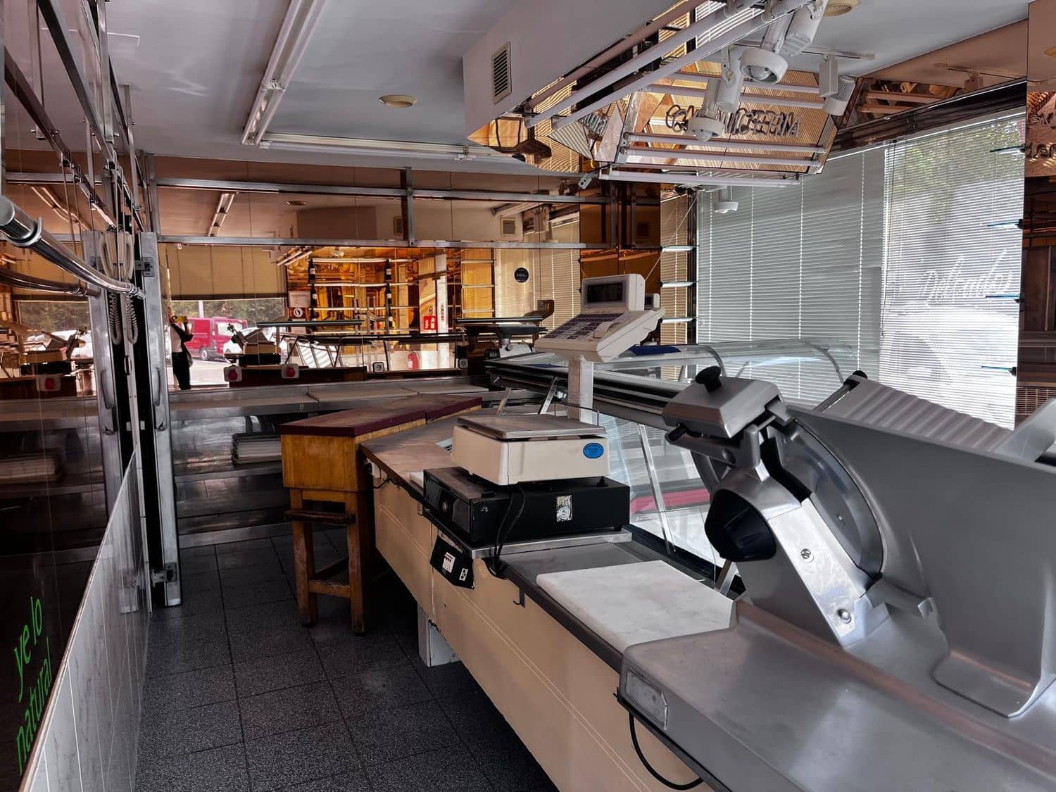 Erhverv til salg i Gijon - € 110.000 (Ref: 9254599)