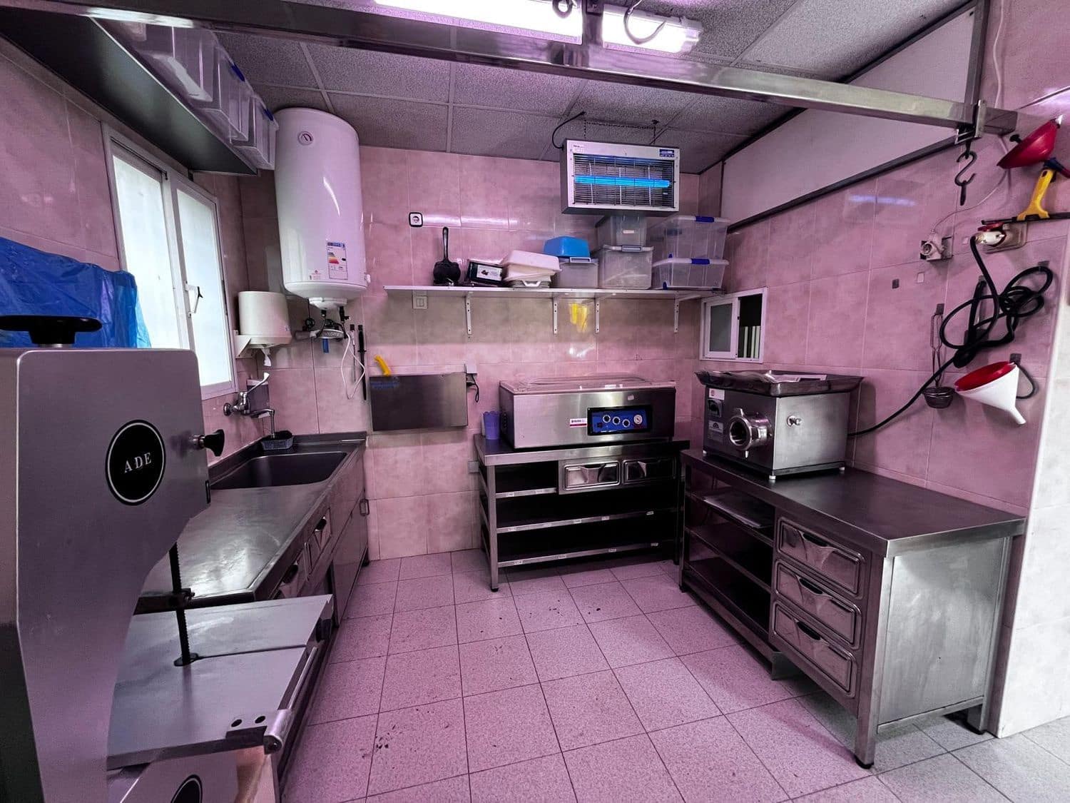 Erhverv til salg i Gijon - € 110.000 (Ref: 9254599)