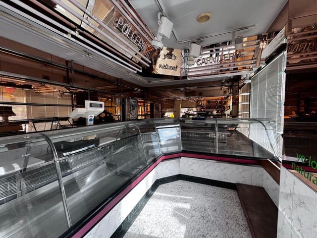 Commercial for sale in Centro Urbano, Gijón - € 110,000 (Ref: 9254599)