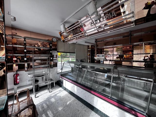 Commercial for sale in Centro Urbano, Gijón - € 110,000 (Ref: 9254599)