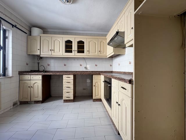 2 soveværelse Lejlighed til salg i Centro Urbano, Oviedo med garage - € 80.000 (Ref: 9269029)