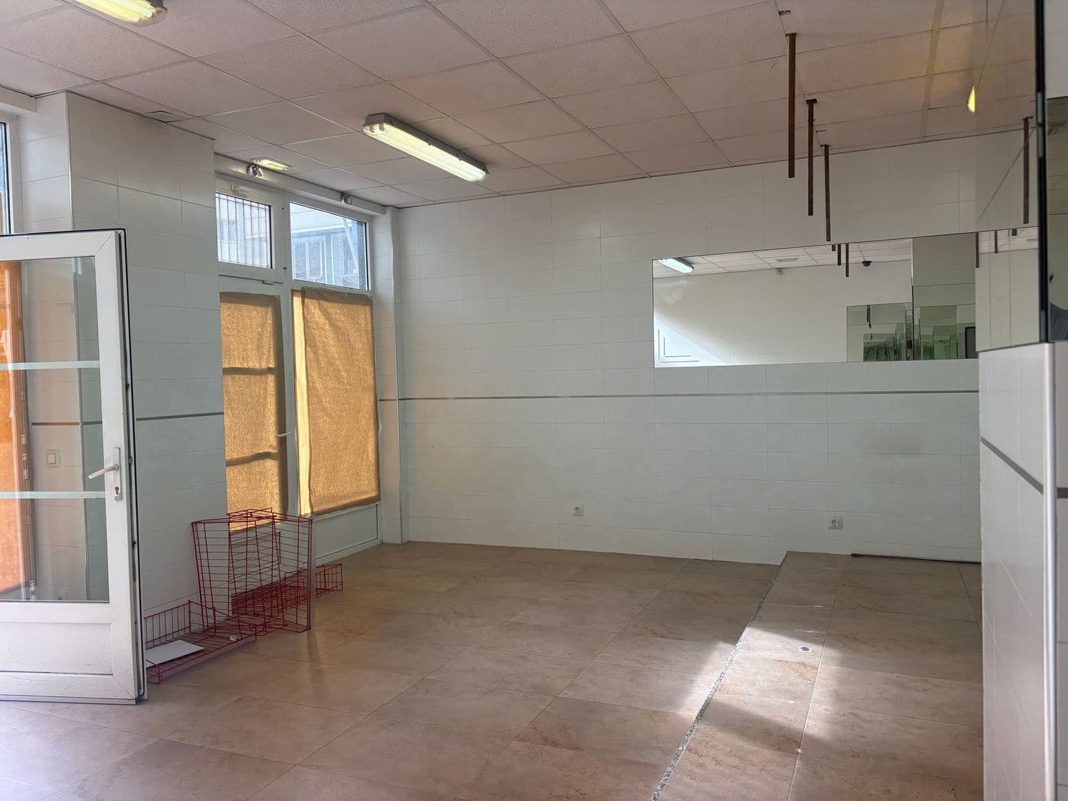 Business for rent in Gijon - € 450 (Ref: 9269031)