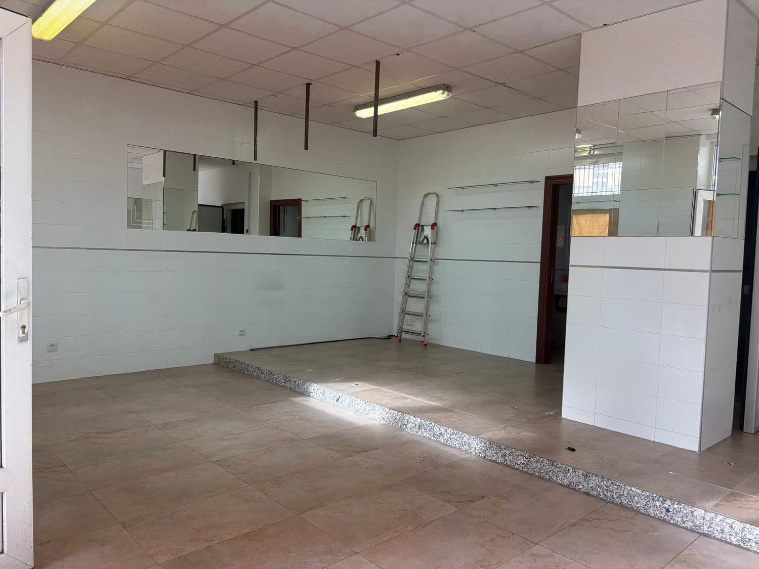 Business for rent in Gijon - € 450 (Ref: 9269031)