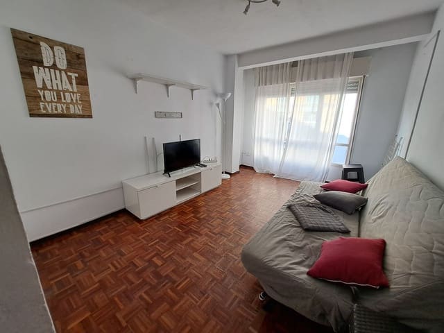 3 slaapkamer Appartement te huur in Centro Urbano, Gijón met garage - € 900 (Ref: 9275686)