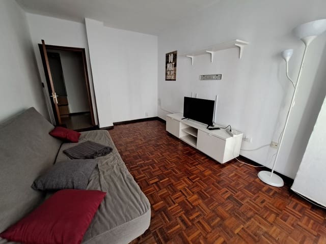 3 slaapkamer Appartement te huur in Centro Urbano, Gijón met garage - € 900 (Ref: 9275686)