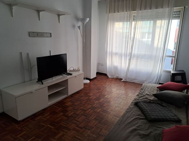 3 slaapkamer Appartement te huur in Centro Urbano, Gijón met garage - € 900 (Ref: 9275686)