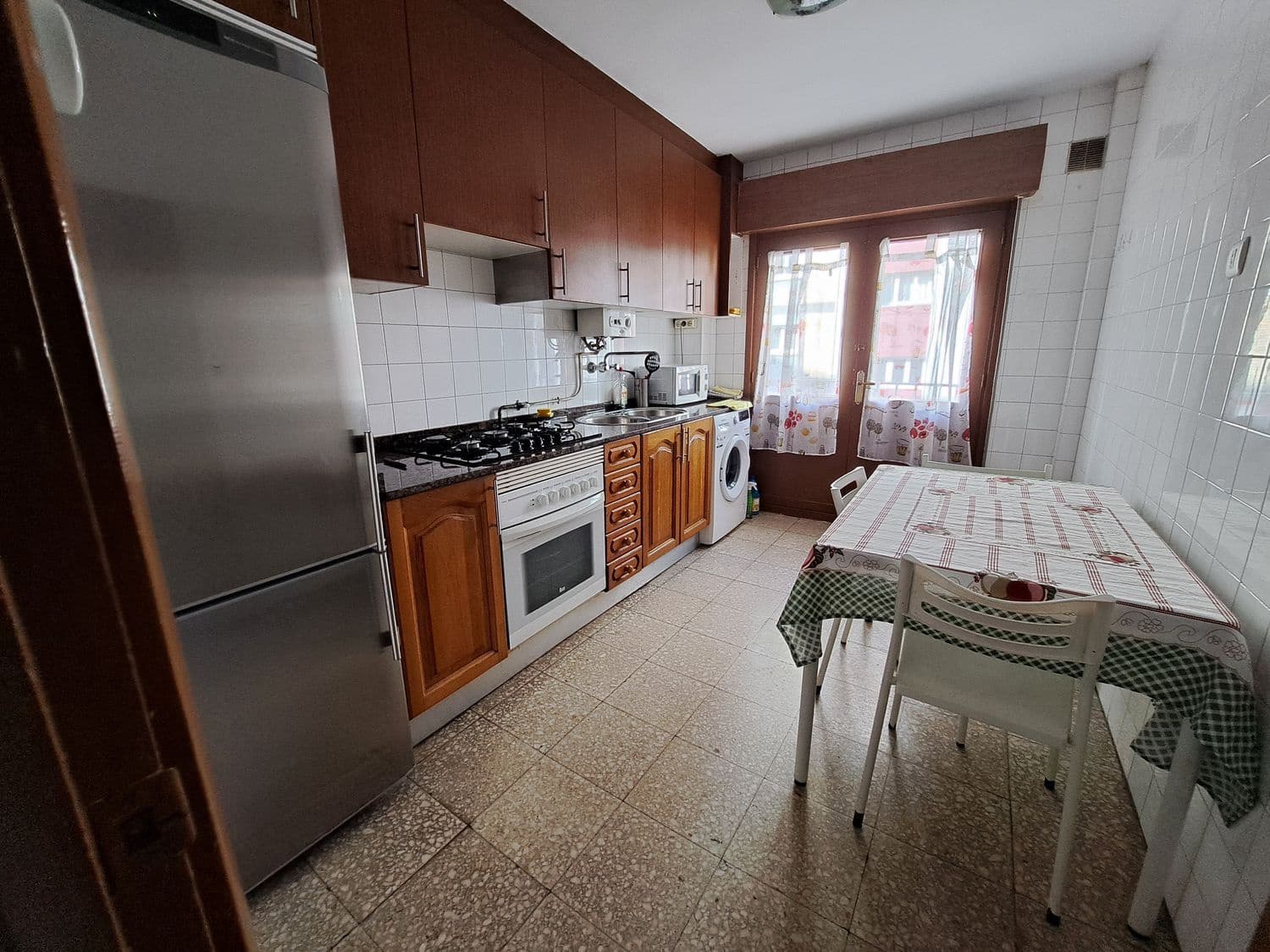 3 slaapkamer Appartement te huur in Gijon met garage - € 900 (Ref: 9275686)